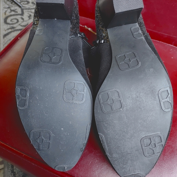 Women's Ankle Boots - Picture 4 of 5